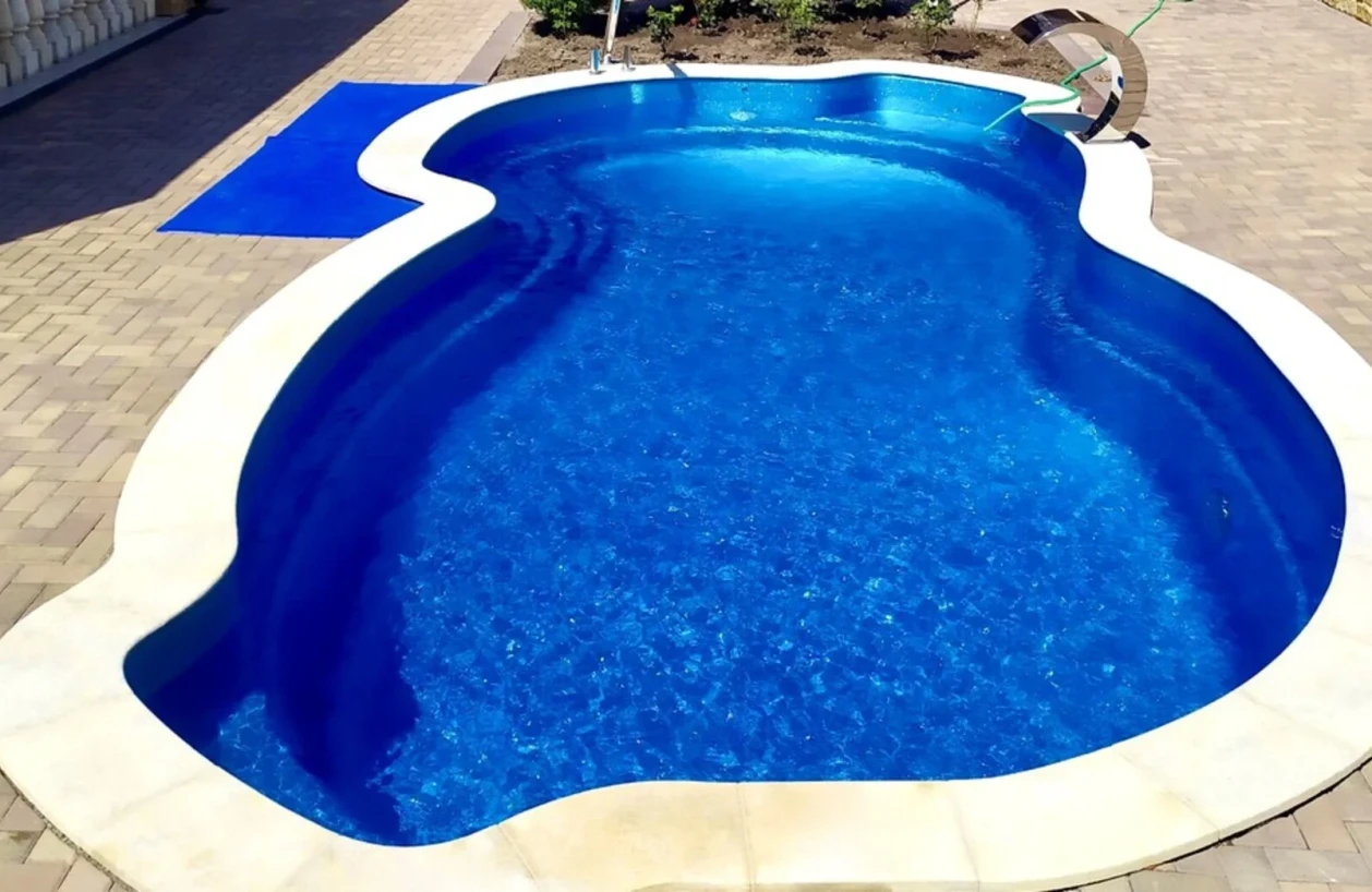 Модель:  Мартиника
Размер:  Длина: 5,66 м. Ширина: 2,76 м. Глубина: 1,62 м. Объем: 17,5 м³